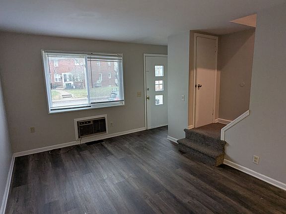 4th image of 1404 20th St NE #1408