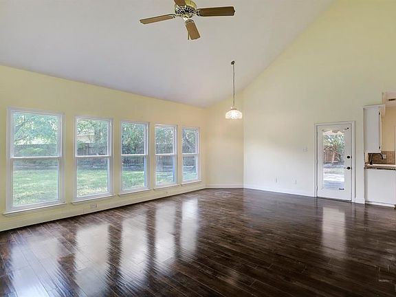 5th image of 14210 Rivergrove Dr