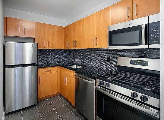1st image of 194 E 2nd St APT 3D