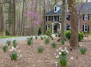 5841 Robeys Meadow Ln, Fairfax, VA 22030
