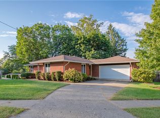 7020 Beechwood Dr, Urbandale, IA 50322