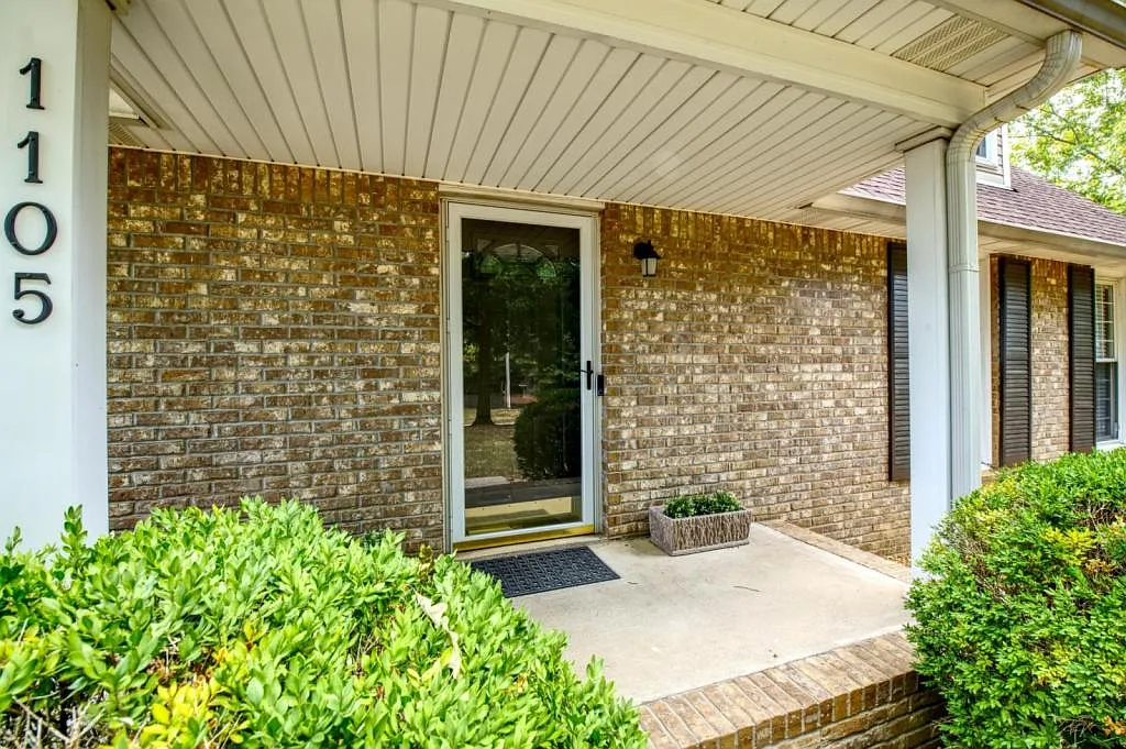 Building Photo - 1105 Rosebrook Dr