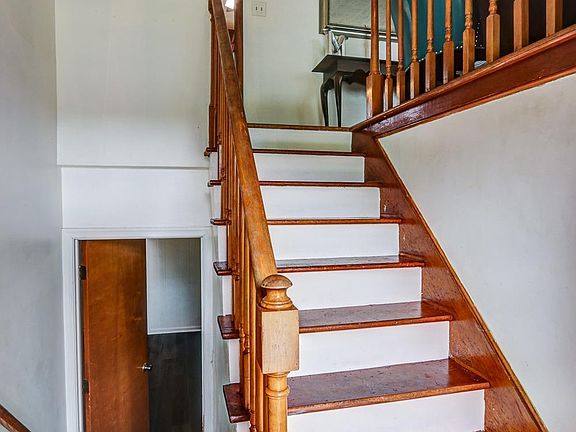5th image of 200 Mayfield Dr