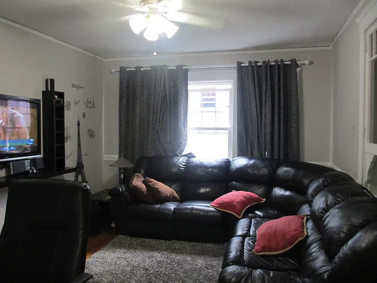 21 Alma Ave — Photo 6