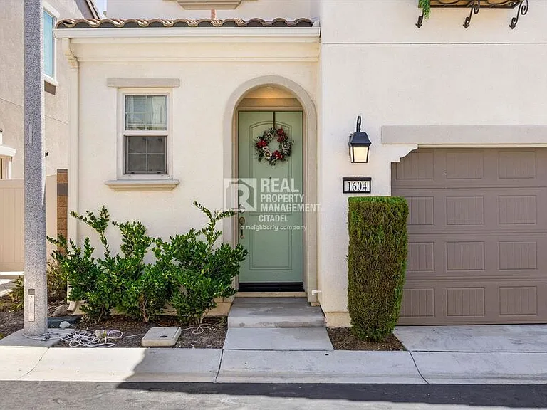 1604 Armijo Pl — Photo 3