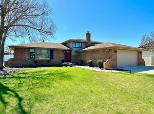 9013 Lori Ln, Orland Park, IL 60462