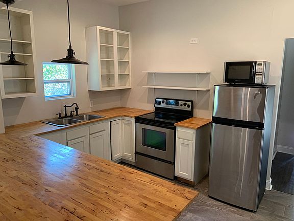 5th image of 626 Lamar St