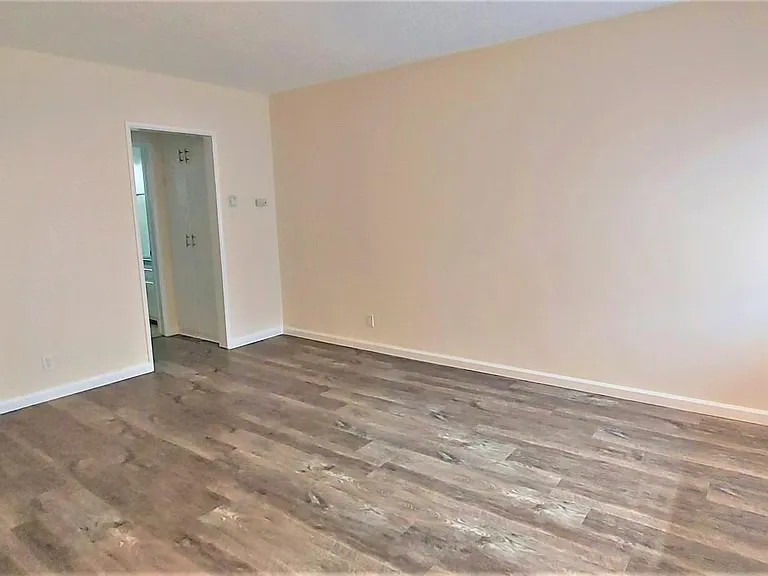 12704 Cedar Ave #B — Photo 10