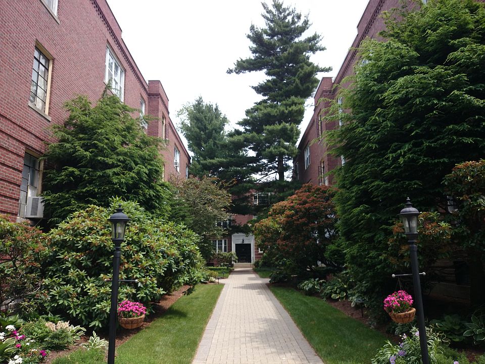 2nd image of 69 Park St APT 4