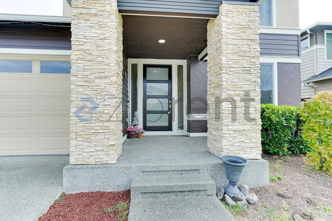 4 bed, 2.5 bath, 2500 sqft, $3,925 — Photo 3