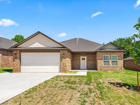 209 E Abbot Ln, Mustang, OK 73064