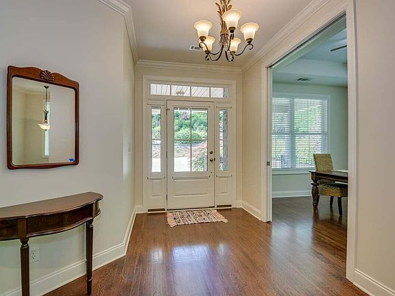 3rd image of 230 Bellewood Dr
