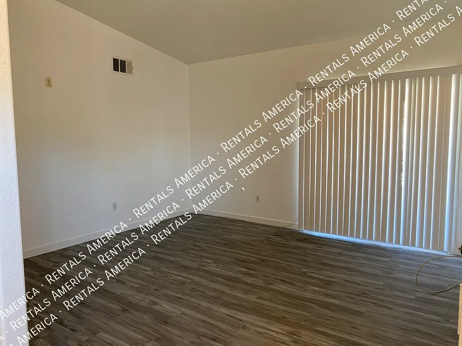Welcome Home!! Gated Silver Pines 2bd 2ba Condo Move-In Ready! — Photo 2