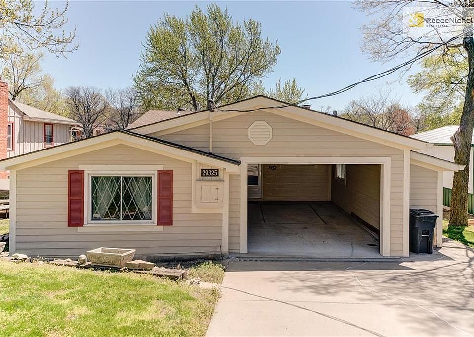 Welcome to 29345 W 152nd Terrace at Gardner Lake!