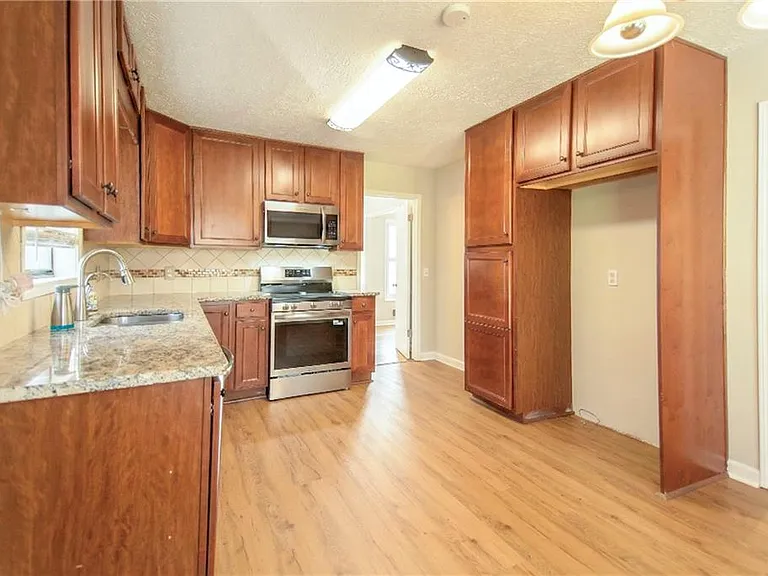 516 Faith St NW — Photo 12