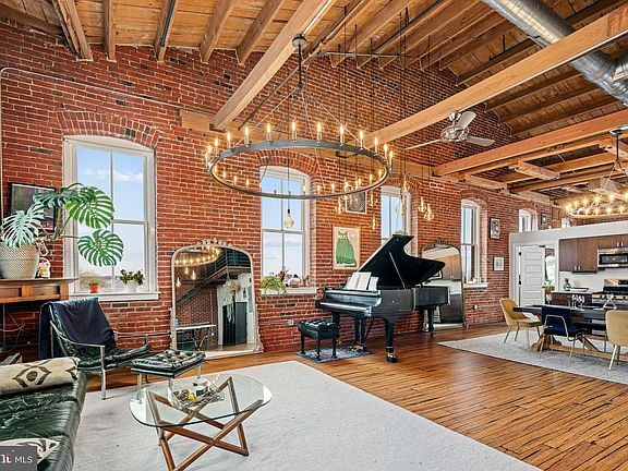 5th image of 2551 Trenton Ave #401