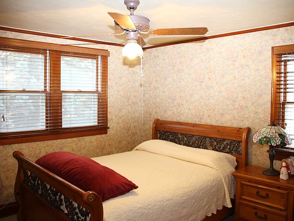 5th image of 793 Sherwood Ave