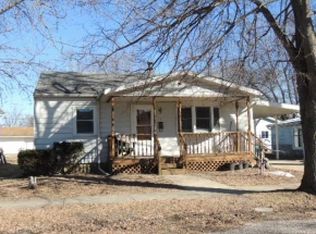 3 S Saint Clair St, Altamont, IL 62411