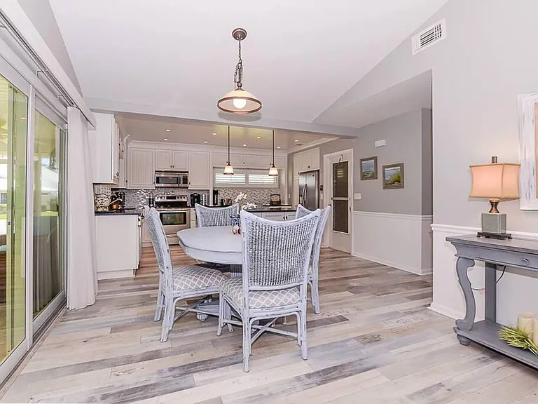 4031 NE Breakwater Dr — Photo 11