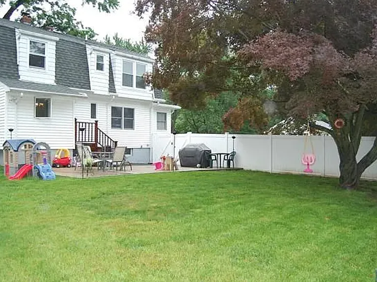 64 Jefferson St — Photo 3