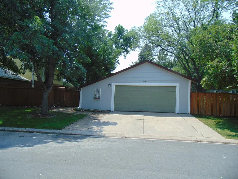 831 Coronado Ave — Photo 3