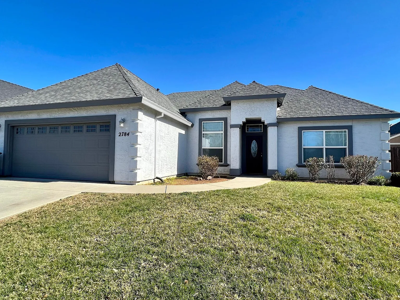 3 bed, 1696 sqft, $2,250 — Photo 1