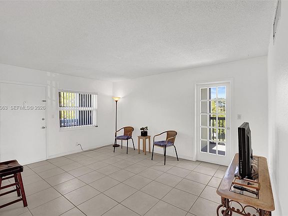 5th image of 1425 Arthur St APT 301A