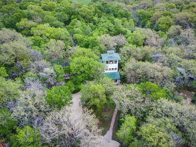 112 Boulder Ln — Photo 32