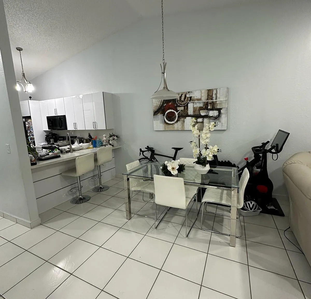 2 bed, 1034 sqft, $2,800 — Photo 3