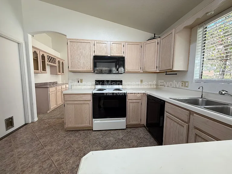 4260 E Rosemonte Dr — Photo 10