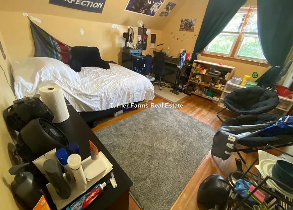 6 bed, 9999 sqft, $7,800 — Photo 4