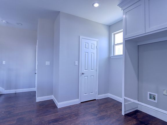 3rd image of 2813 Belmont Dr