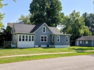 221 W Porter Ave, Chesterton, IN 46304