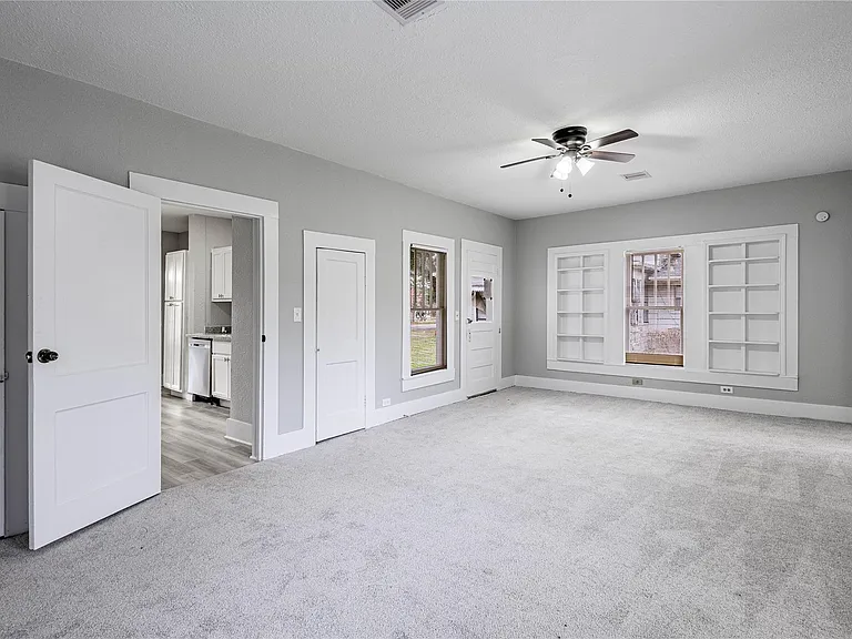 200 W Caroline St #A — Photo 14