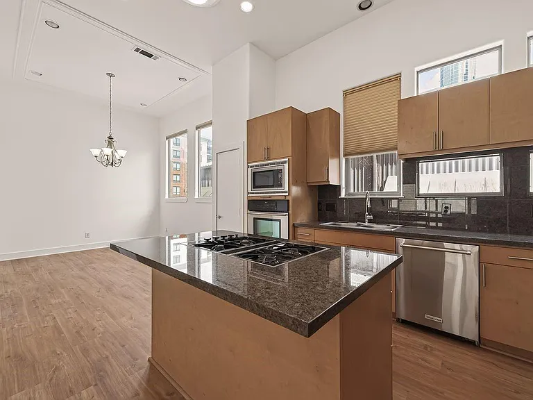 724 Ruthven St — Photo 17