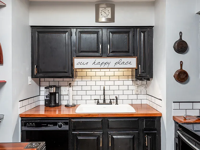 801 W McGee St #25 — Photo 6