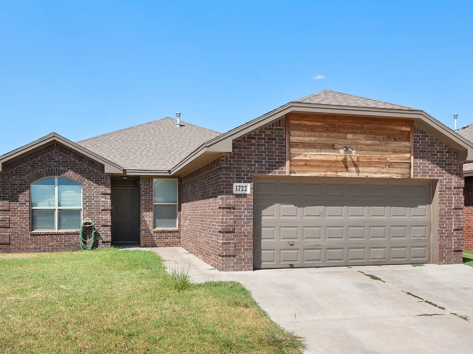 4 bed, 1609 sqft, $2,099 — Photo 2