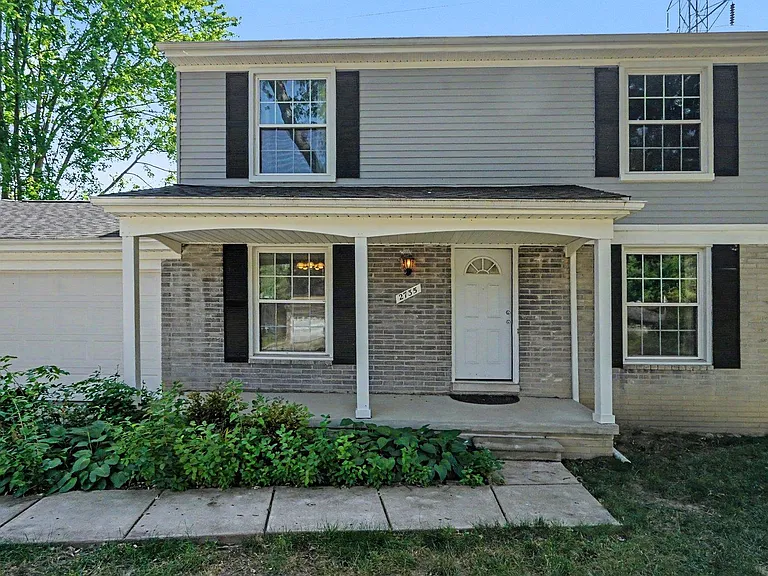 2735 Foster Ave — Photo 3