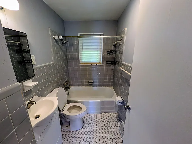 605 Oakhurst St — Photo 7