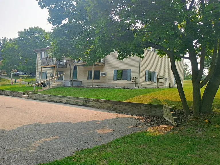 320 Johnson St SE #D — Photo 4