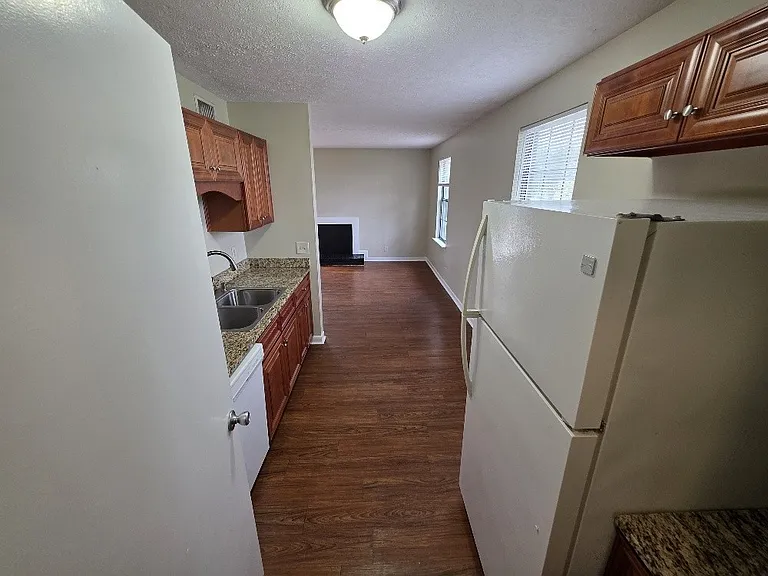 1107 Westchester Dr #D — Photo 10