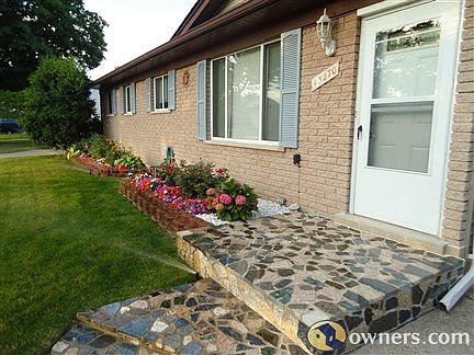 1st image of 43270 Hyde Park Dr