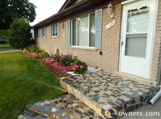 43270 Hyde Park Dr, Sterling Heights, MI 48313