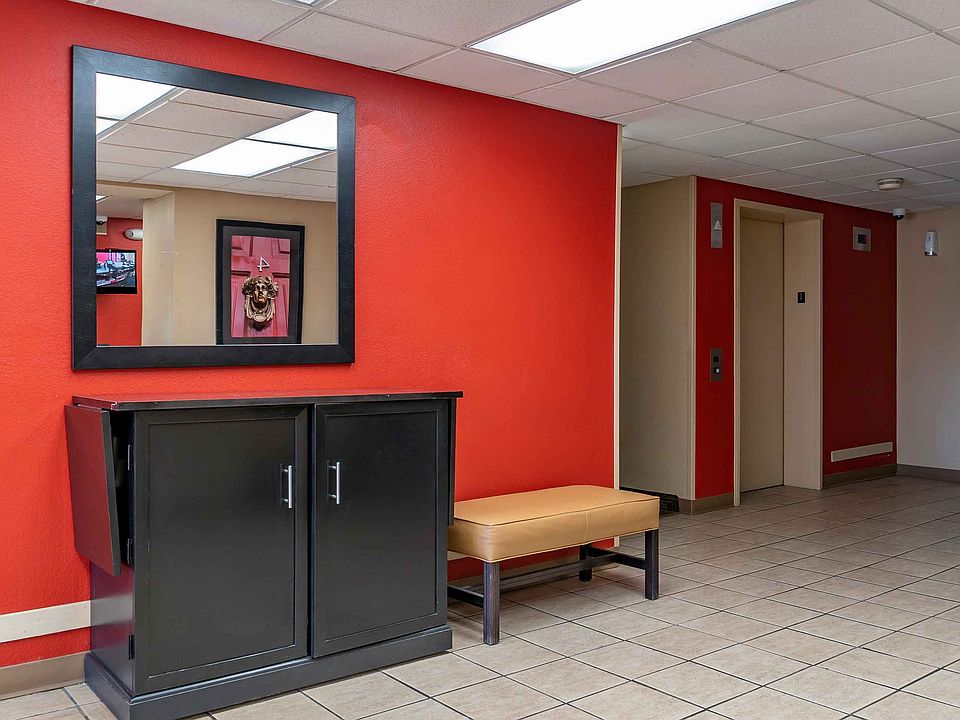 Lobby and Guest Check-in