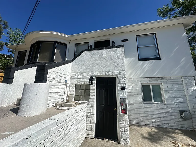 1111 Strand Pl #B — Photo 2