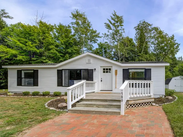 580 N Popp Rd, Lake Leelanau, MI 49653