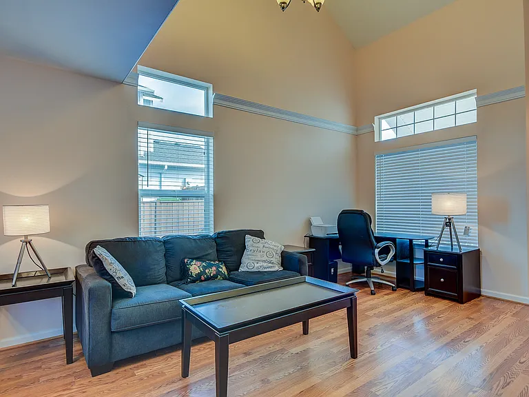1182 NW Redwing Dr — Photo 4