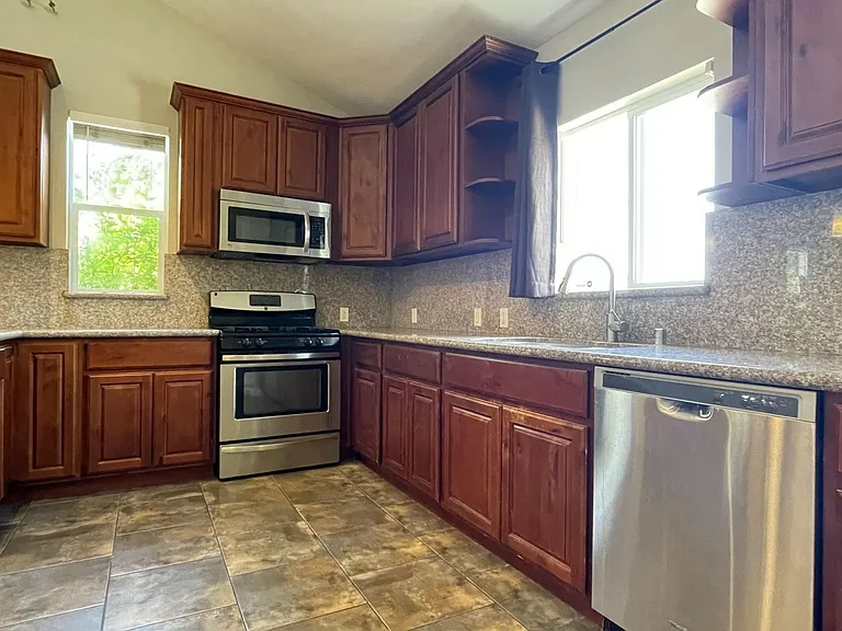 1044 Branham Ln — Photo 3