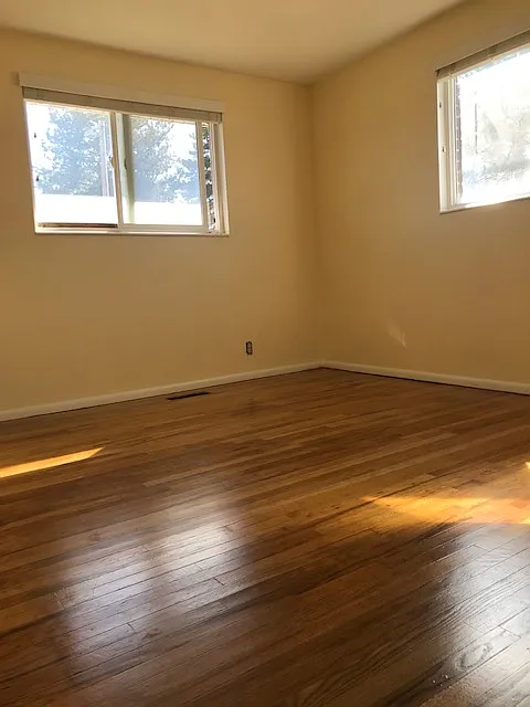 5 bed, 2098 sqft, $588 — Photo 4