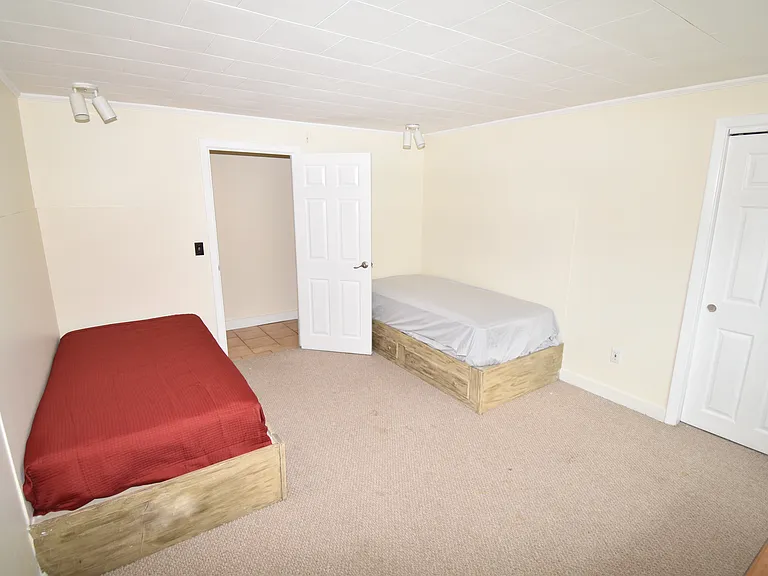 64 Hemlock Ave — Photo 21